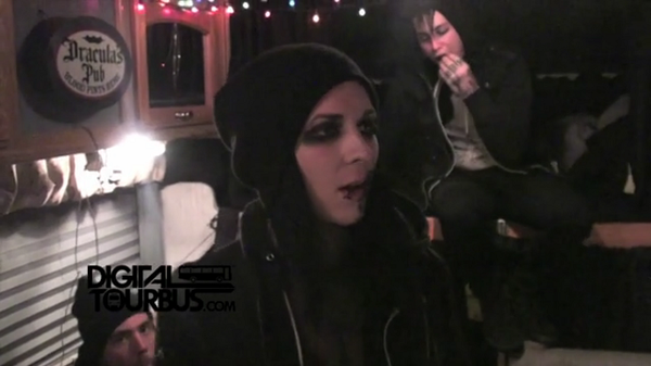 Motionless In White – BUS INVADERS Ep. 305