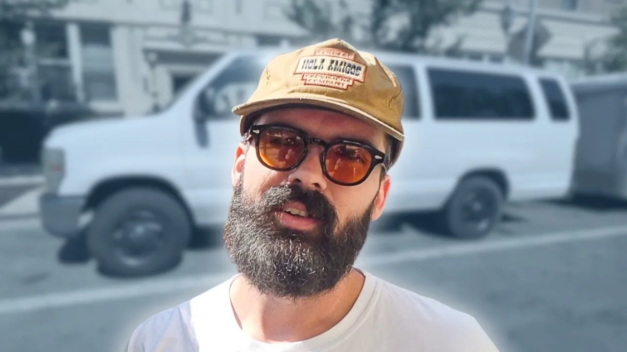 Carver Commodore - BUS INVADERS Ep. 2134 [VIDEO]