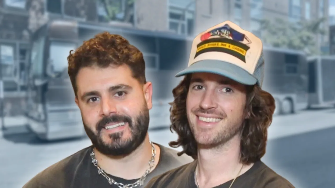 The Blue Stones - BUS INVADERS Ep. 2136 [VIDEO]