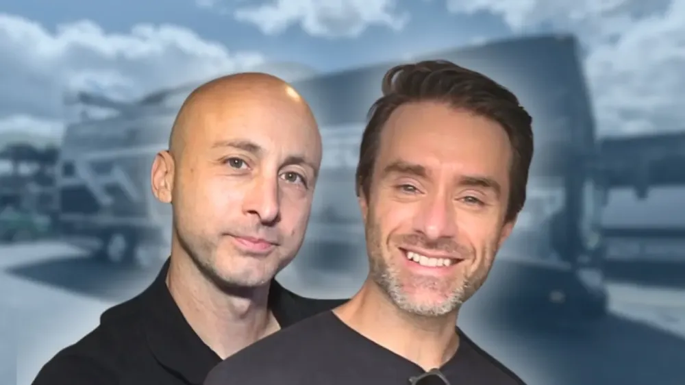 Simple Plan - BUS INVADERS Ep. 2117 [VIDEO]