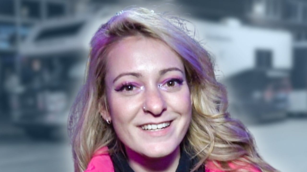 Scene Queen - BUS INVADERS Ep. 1862 [VIDEO]