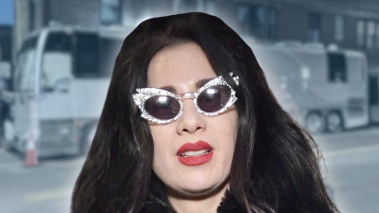 Twin Temple - BUS INVADERS Ep. 1902 [VIDEO]