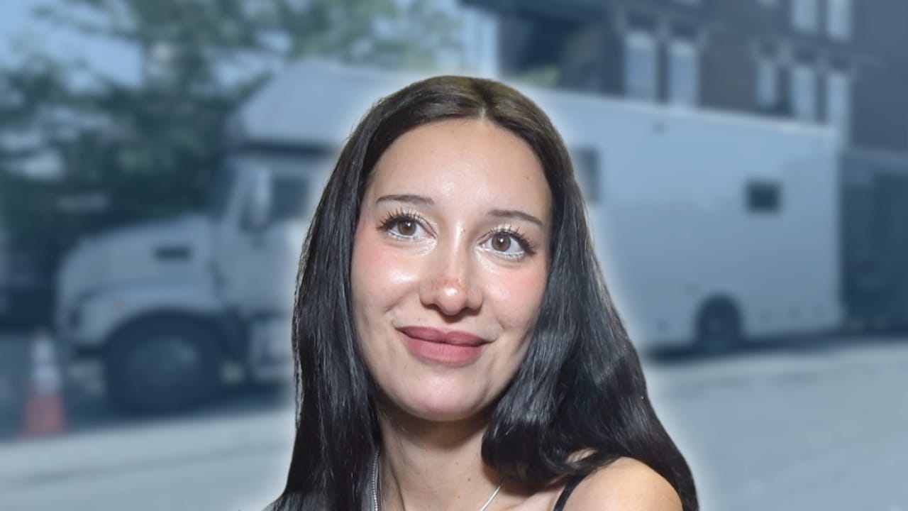 Julia Wolf - BUS INVADERS Ep. 2094 [VIDEO]