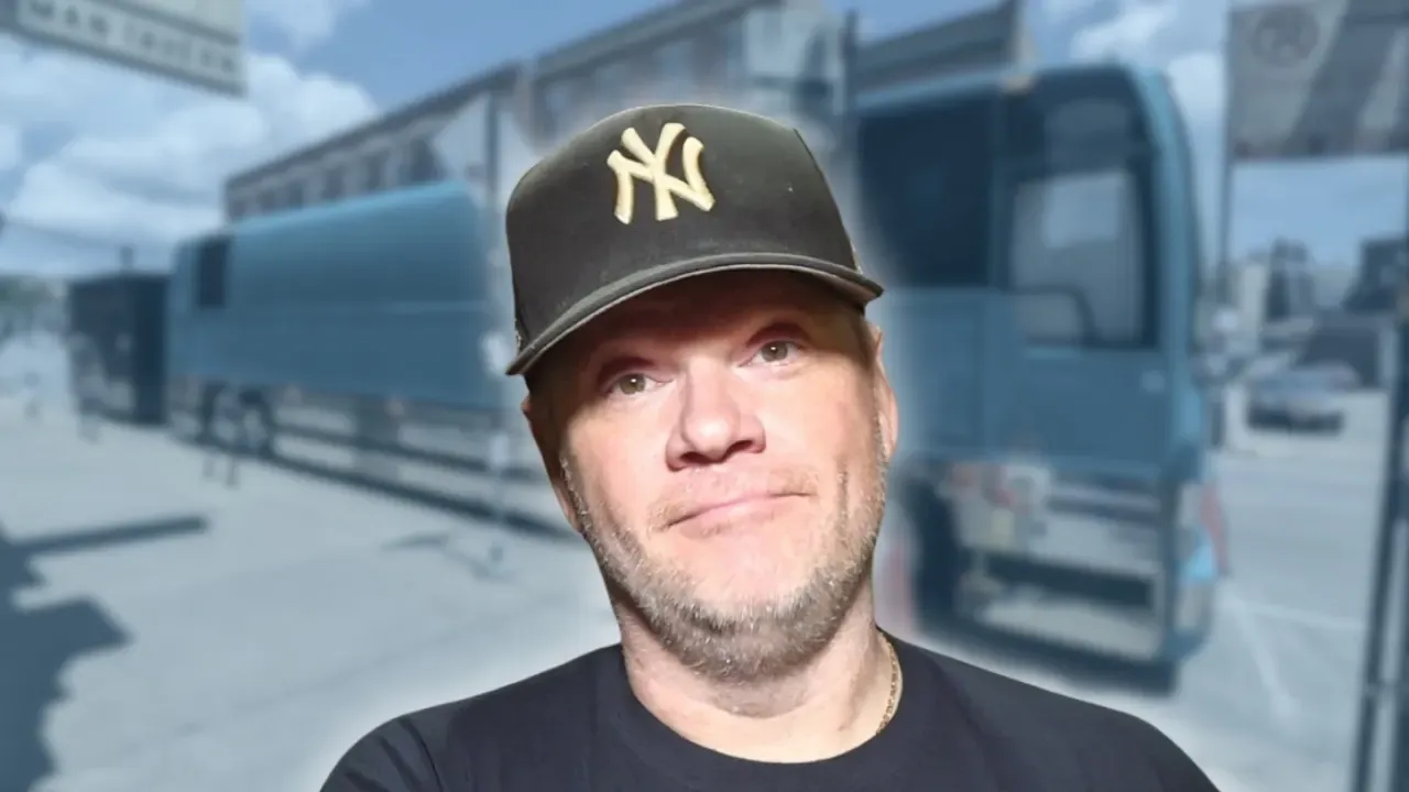 Less Than Jake - BUS INVADERS Ep. 2103 [VIDEO]