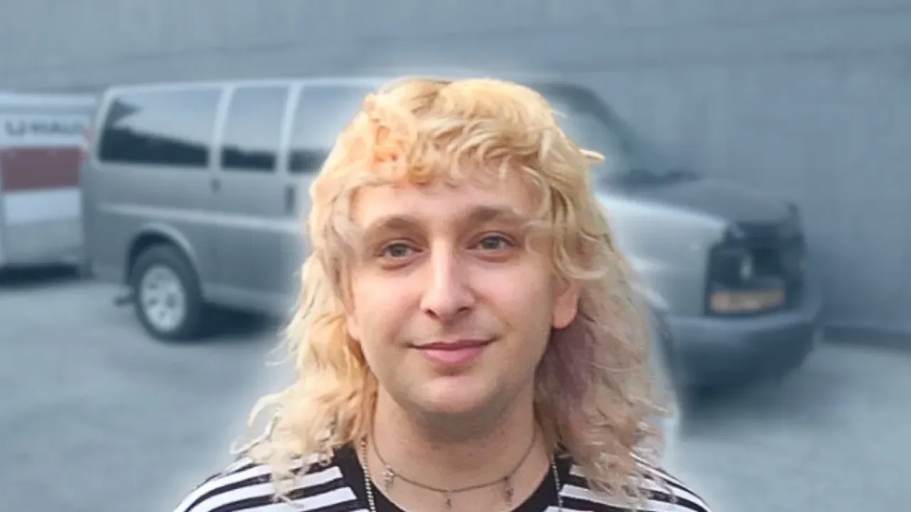 Lobby Boxer - BUS INVADERS Ep. 2101 [VIDEO]