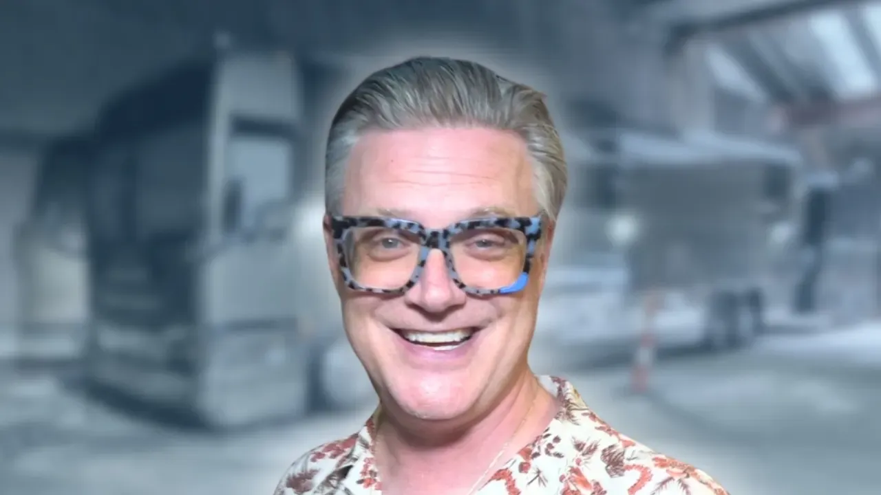 Spike and the Gimme Gimmes - BUS INVADERS Ep. 2110 [VIDEO]