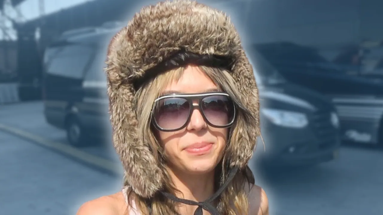 Starcrawler - BUS INVADERS Ep. 2137 [VIDEO]