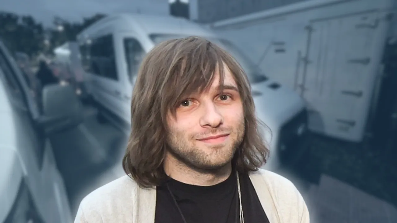 Mella - BUS INVADERS Ep. 2163 [VIDEO]