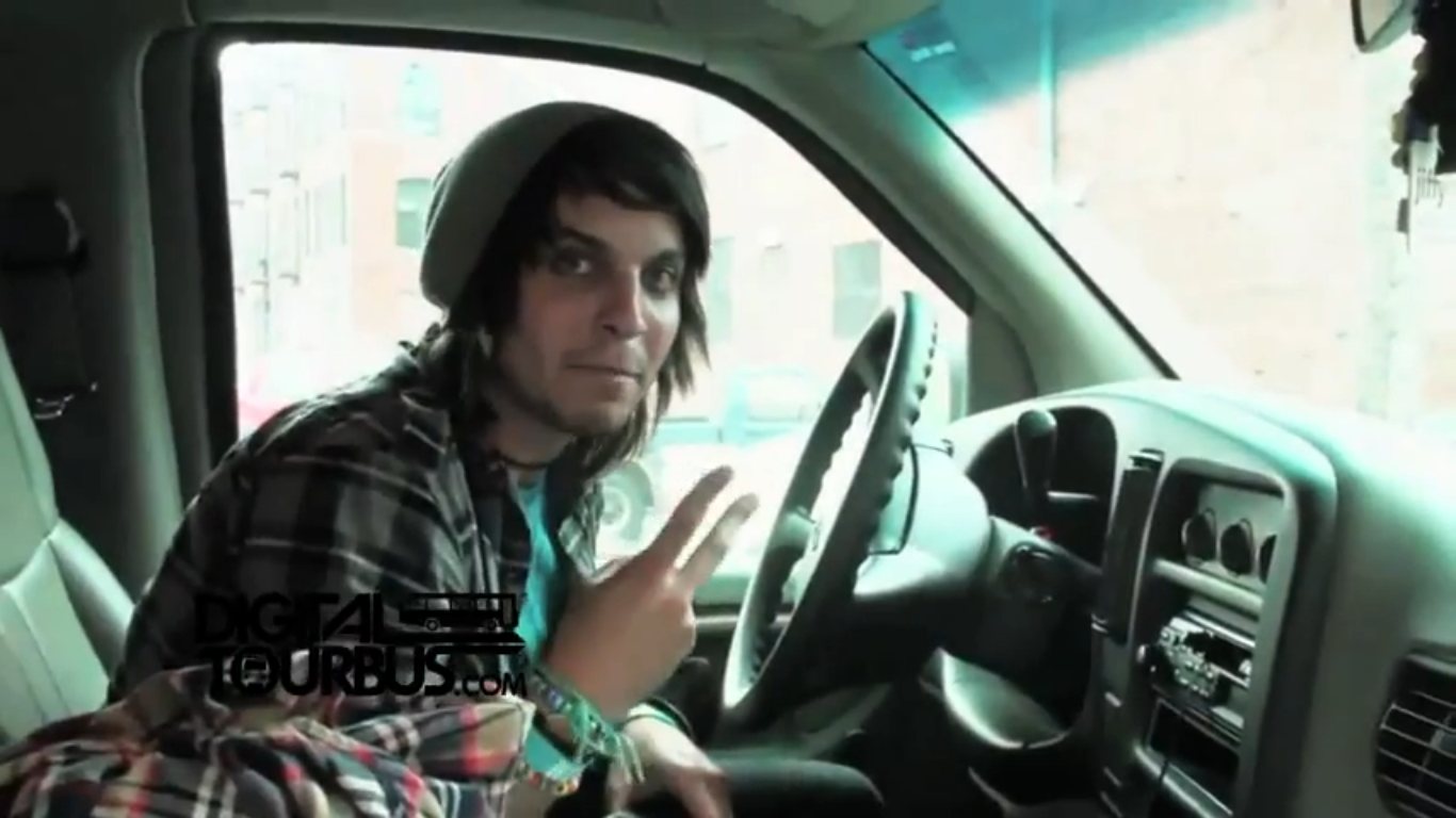 The Friday Night Boys – BUS INVADERS Ep. 2