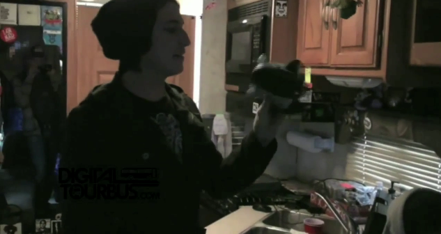 Pierce The Veil – BUS INVADERS Ep. 71