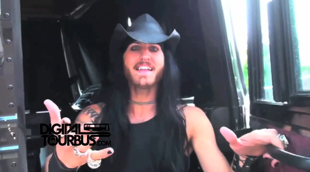 Pop Evil – BUS INVADERS Ep. 26