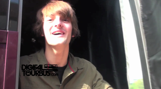 Dave Days – BUS INVADERS Ep. 226