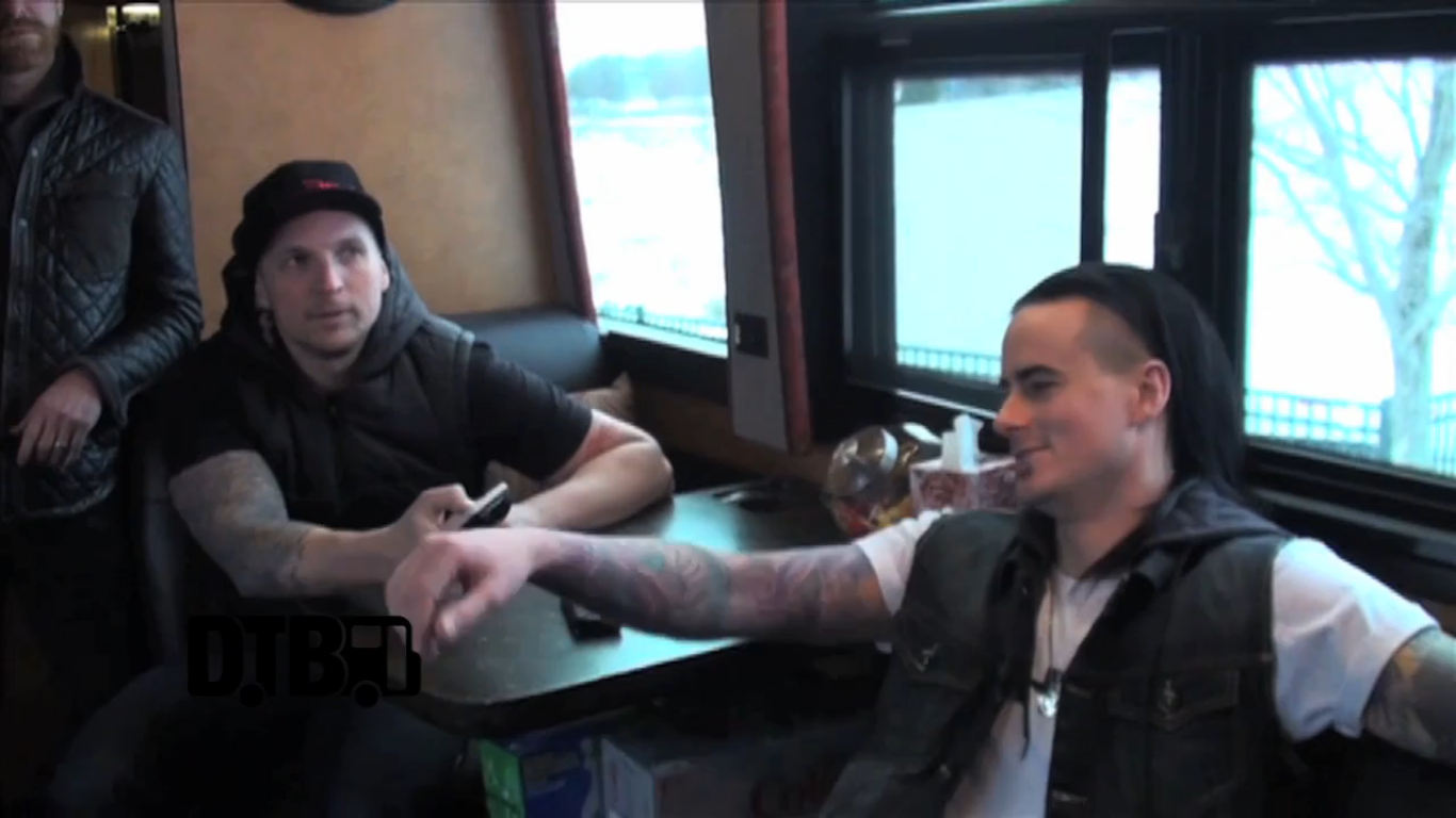 RED – BUS INVADERS Ep. 424 [VIDEO]