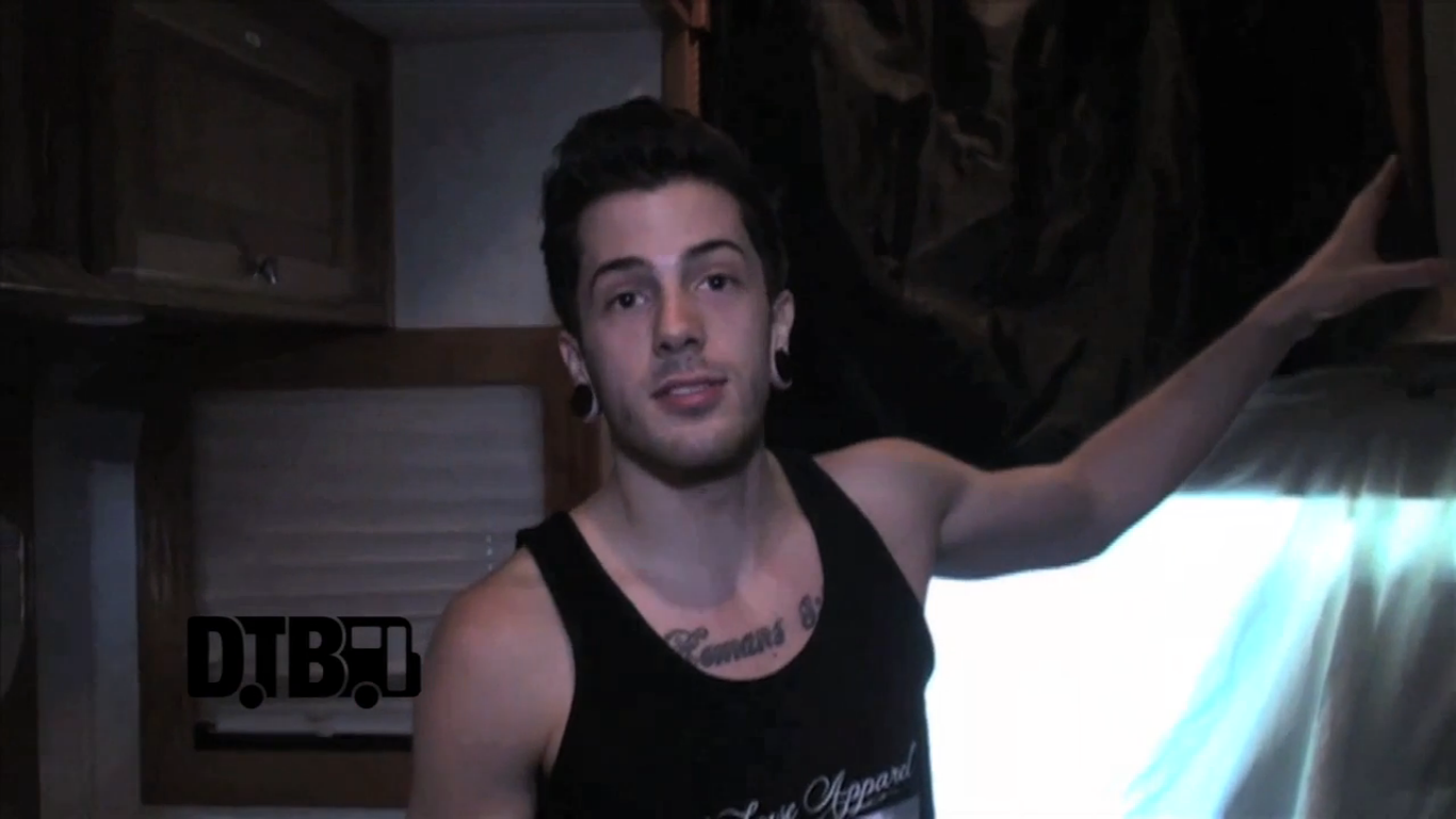 Crown The Empire – CRAZY TOUR STORIES [VIDEO]