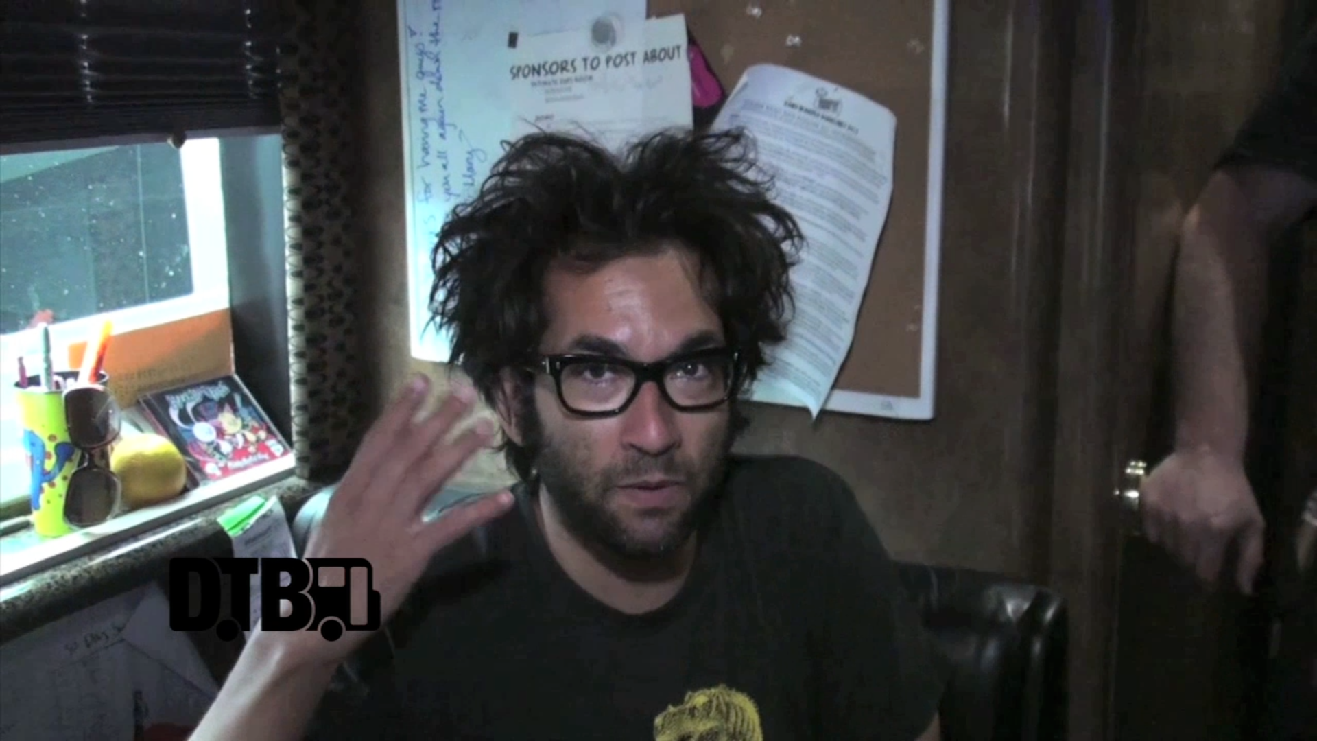 Motion City Soundtrack – BUS INVADERS Ep. 490 [VIDEO]