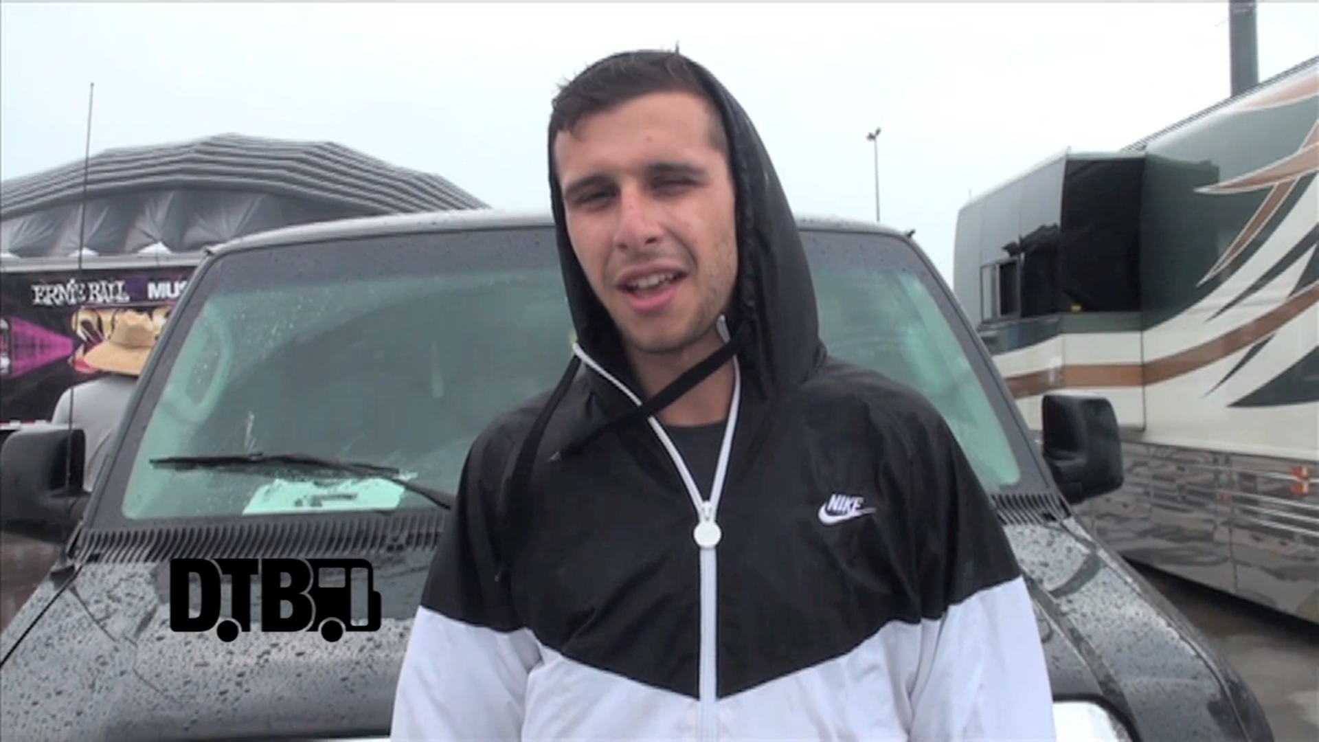 Charming Liars – BUS INVADERS Ep. 549 [VIDEO]