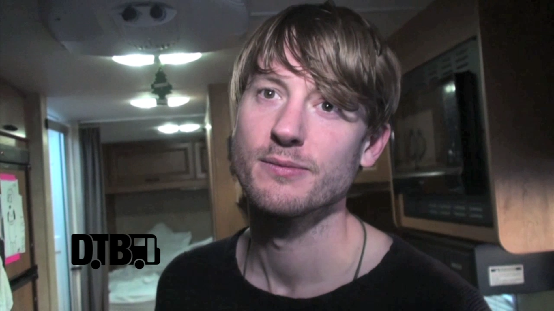 Dinosaur Pile Up – BUS INVADERS Ep. 545 [VIDEO]