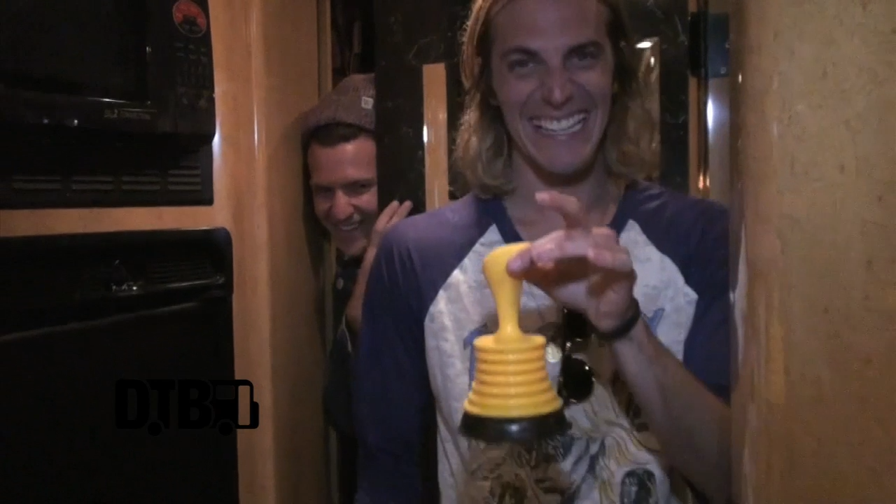 The Maine / Nick Santino – BUS INVADERS Ep. 669 [VIDEO]