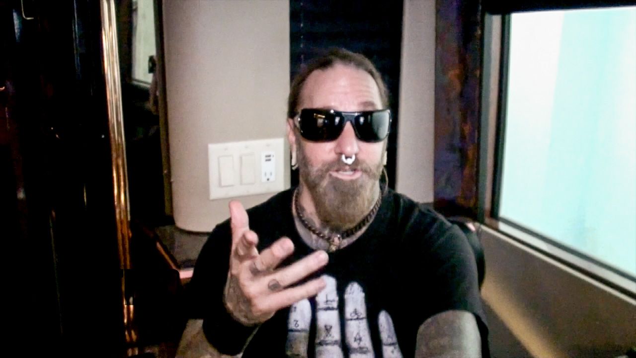 DevilDriver – CRAZY TOUR STORIES [VIDEO]
