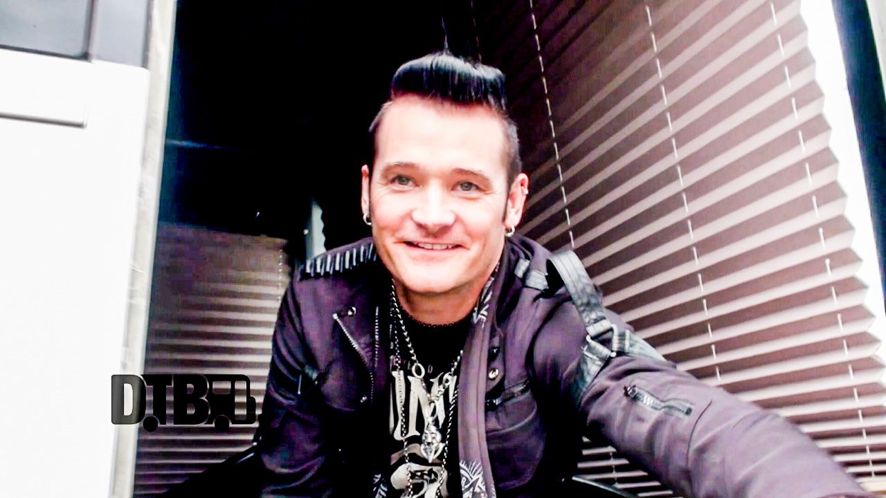 Hinder – BUS INVADERS Ep. 778 [VIDEO]