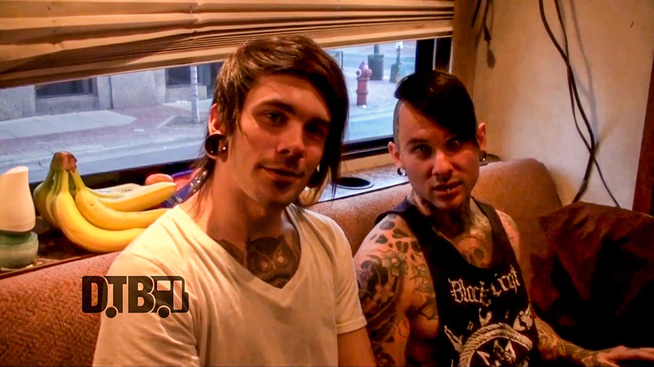 A Skylit Drive – CRAZY TOUR STORIES Ep. 331 [VIDEO]