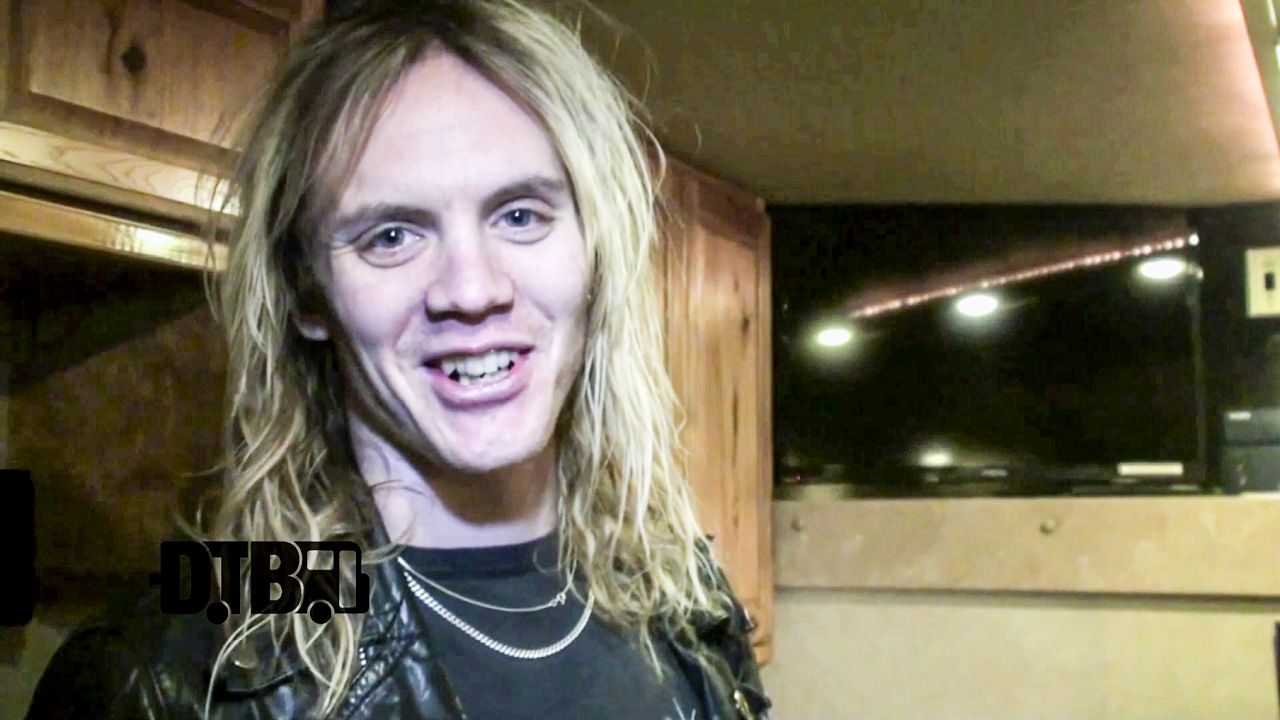 Enforcer – BUS INVADERS Ep. 970 [VIDEO]