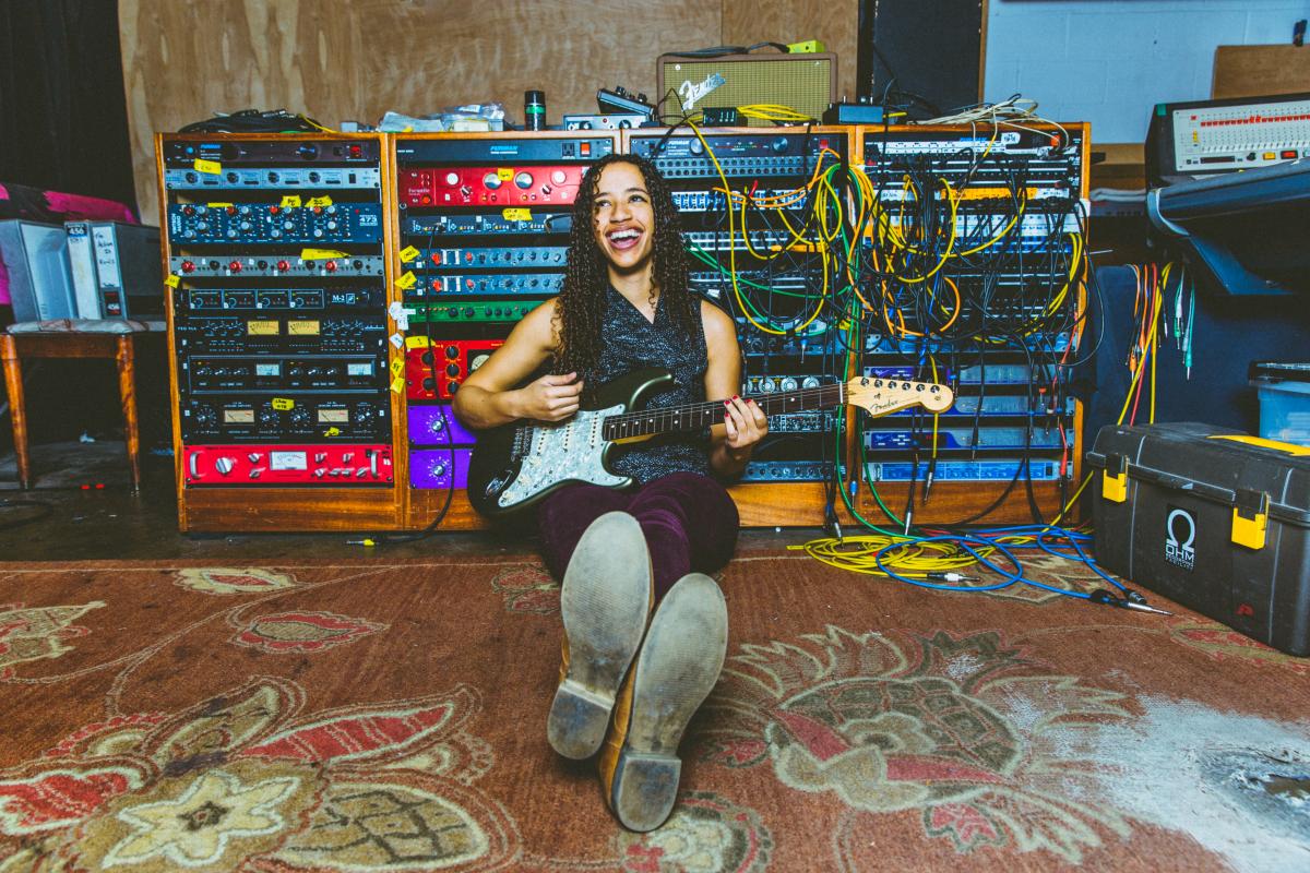 Jackie Venson – CRAZY TOUR STORIES