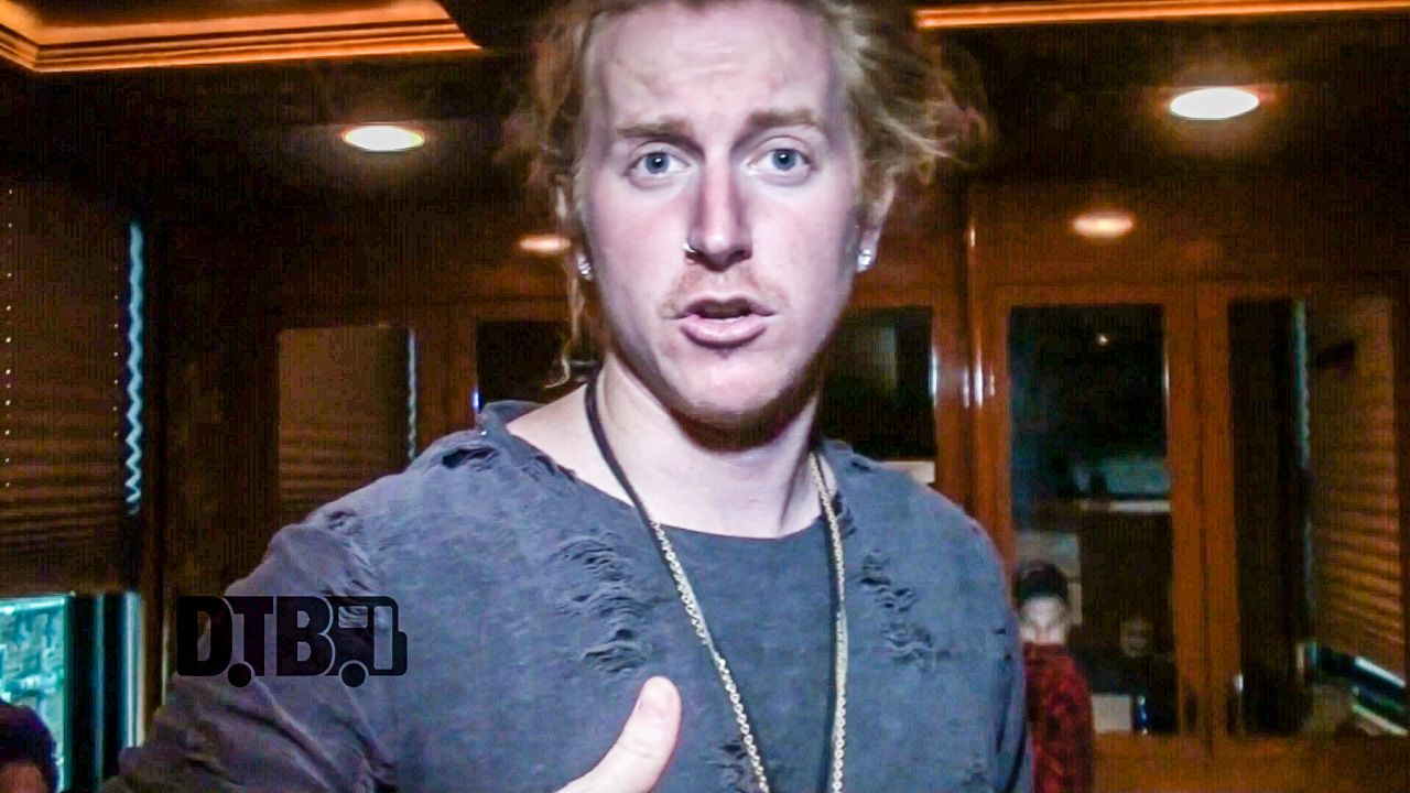 We The Kings – BUS INVADERS Ep. 986 [VIDEO]