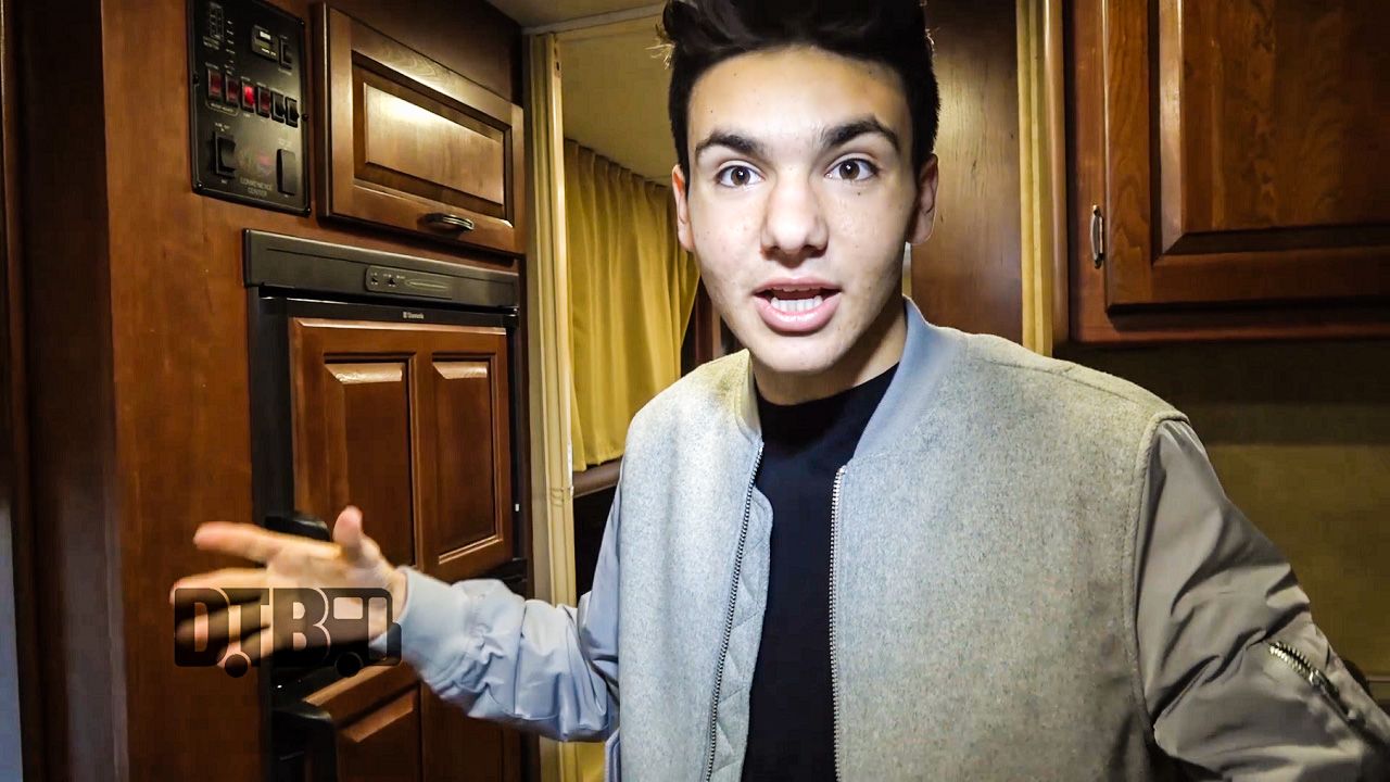 Daniel Skye – BUS INVADERS Ep. 1159 [VIDEO]