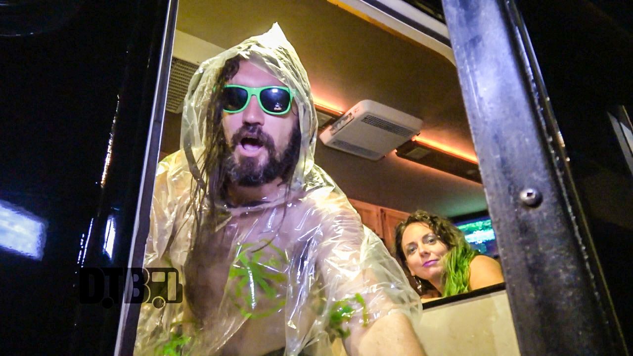 Valient Thorr feat. War On Women – BUS INVADERS Ep. 1224 [VIDEO]