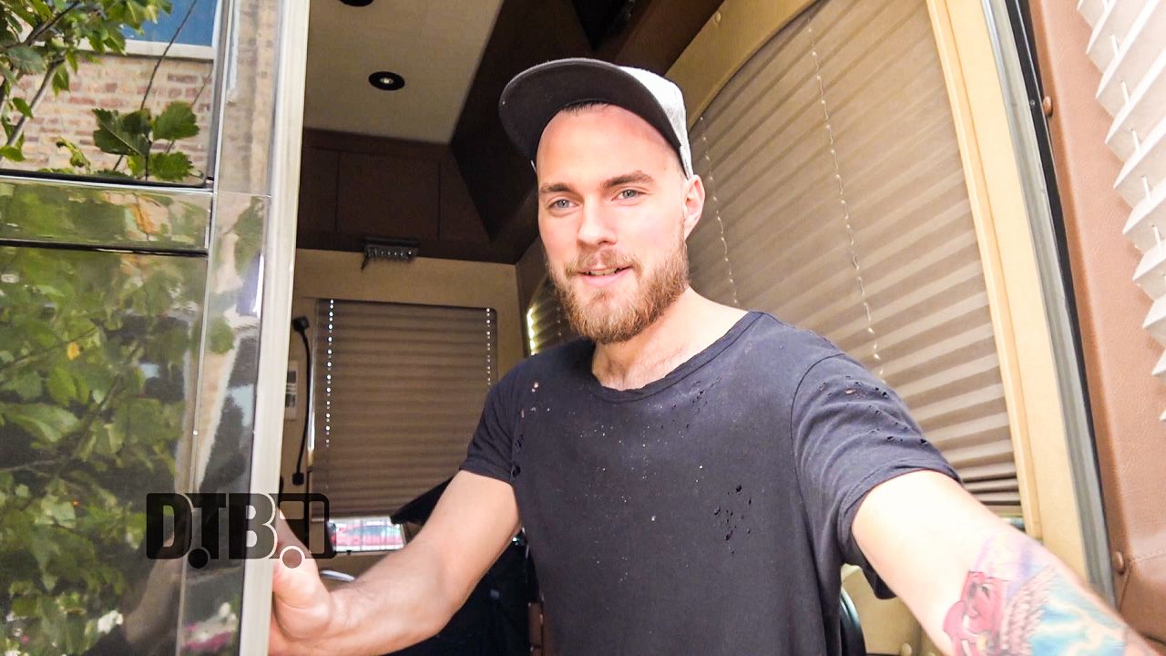 Ásgeir – BUS INVADERS Ep. 1235 [VIDEO]