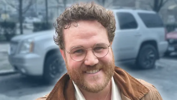 Raynes - BUS INVADERS Ep. 2060 [VIDEO]