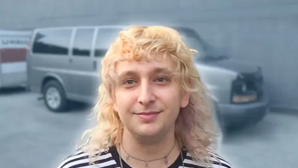 Lobby Boxer - BUS INVADERS Ep. 2101 [VIDEO]