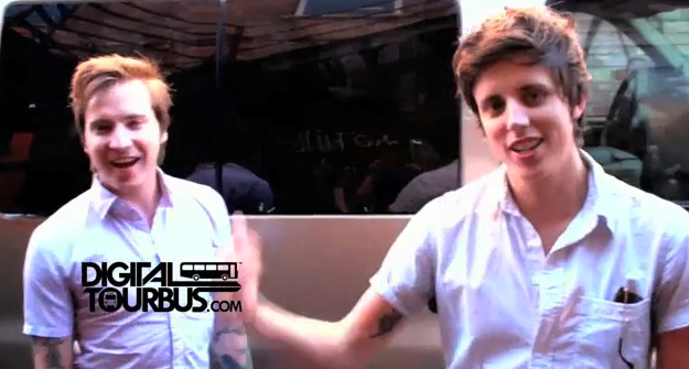 A Rocket To The Moon – BUS INVADERS Ep. 108