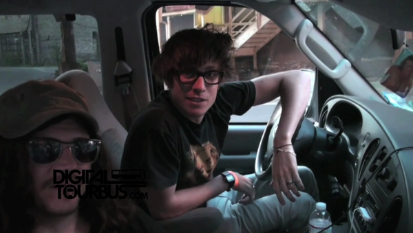 People In Planes – BUS INVADERS Ep. 197
