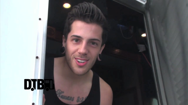 Crown The Empire – BUS INVADERS Ep. 467 [VIDEO]
