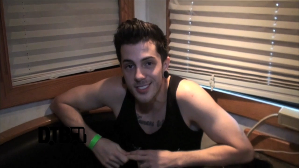 Crown The Empire – TOUR TIPS [VIDEO]