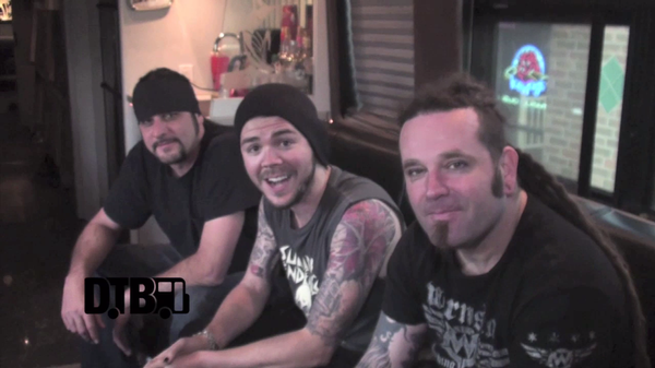 Saliva – CRAZY TOUR STORIES [VIDEO]