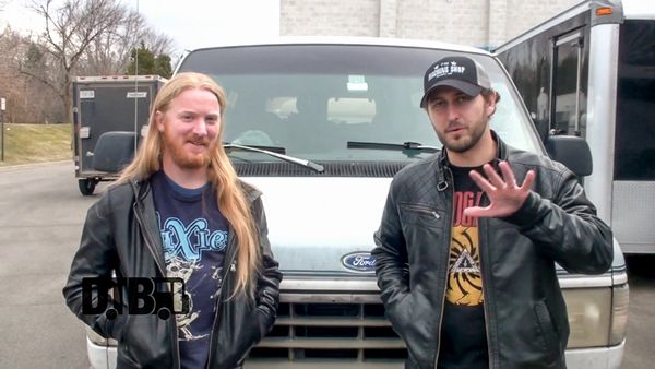 Luminoth – BUS INVADERS Ep. 798 [VIDEO]