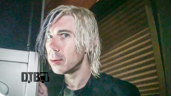 Marianas Trench – BUS INVADERS Ep. 833 [VIDEO]