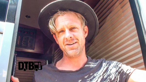 Switchfoot / Jon Foreman – BUS INVADERS Ep. 886 [VIDEO]