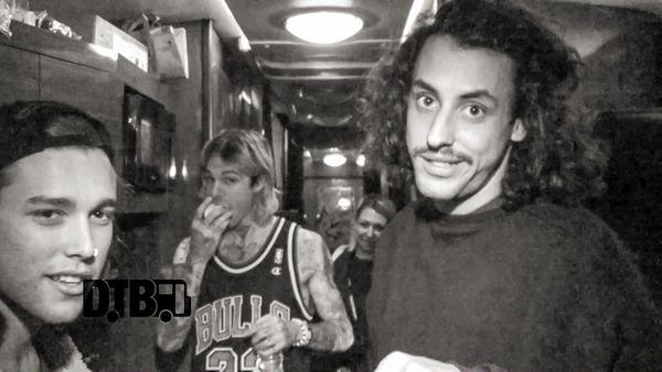 The Neighbourhood – BUS INVADERS Ep. 879 [VIDEO]