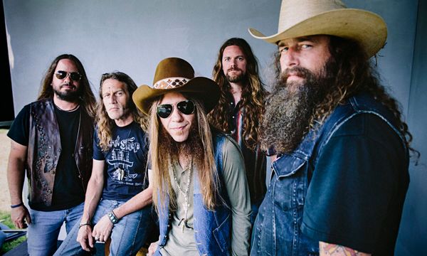 Blackberry Smoke Announce “Holding All The Roses Tour”