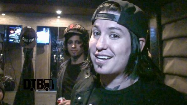 Escape The Fate – BUS INVADERS Ep. 942 [VIDEO]