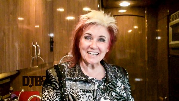 Jennifer Batten – TOUR PRANKS Ep. 181 [VIDEO]