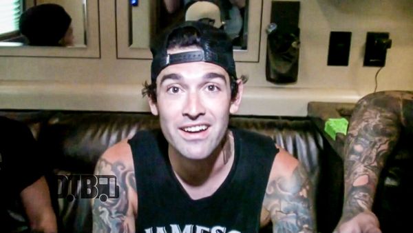 Sleeping With Sirens – TOUR TIPS (Top 5) Ep. 611 [VIDEO]