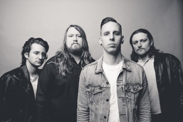 Me Like Bees – CRAZY TOUR STORIES