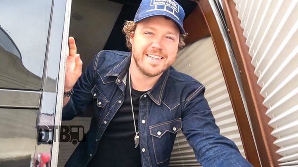 A Thousand Horses – BUS INVADERS Ep. 1289 [VIDEO]