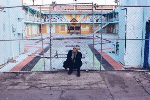 Amy Guess – CRAZY TOUR STORIES