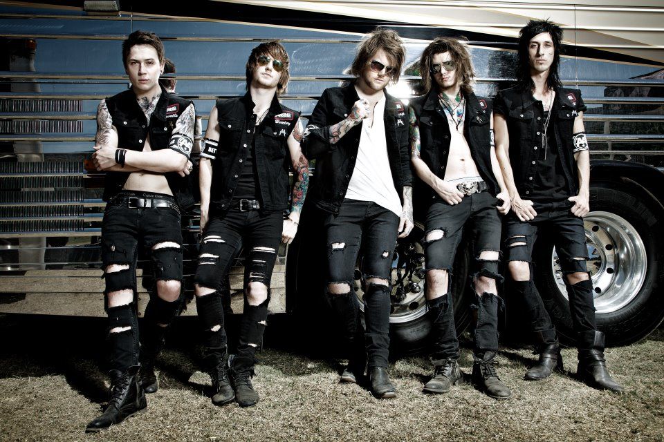 Asking Alexandria Announces “Break Down The Walls Tour” Digital Tour Bus
